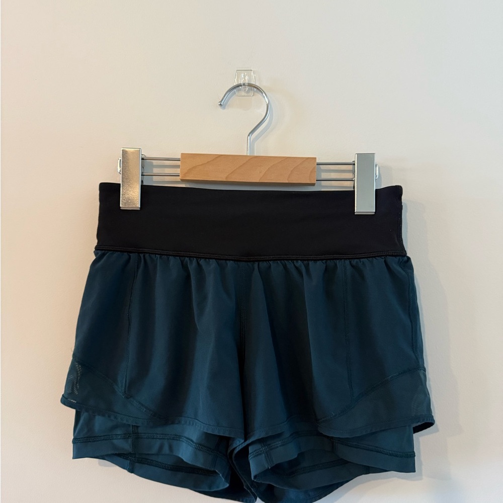 Lululemon Submarine/Black Lined
Hotty Hot Shorts 2.5”